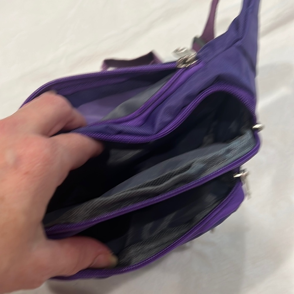 Purple Nylon Fanny pack/crossbody bag/sling pack-NEW - Picture 3 of 5